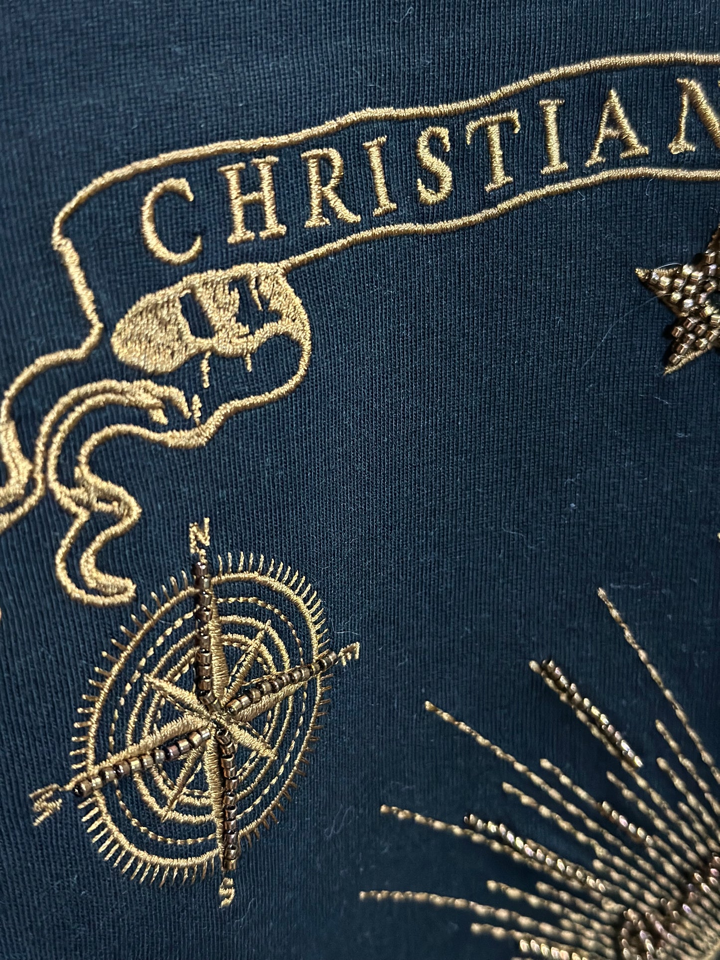 Playera Dior Negra “Christian Dior Sea” con Estampado Dorado – Edición Exclusiva
