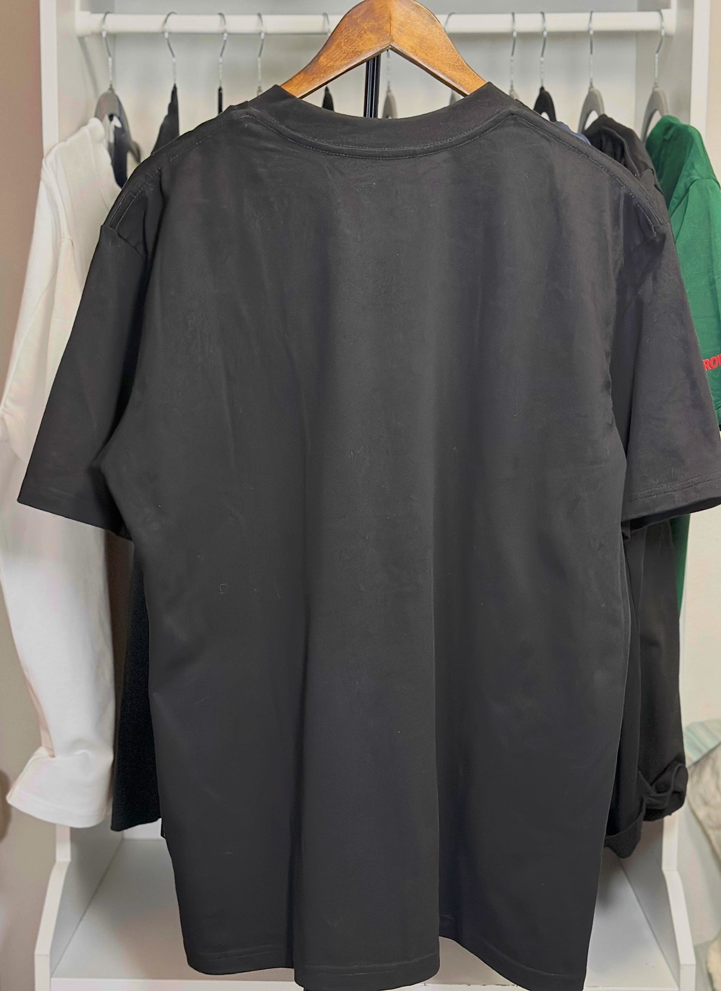 Playera Palm Angels Negra con Logo Gótico en el Cuello
