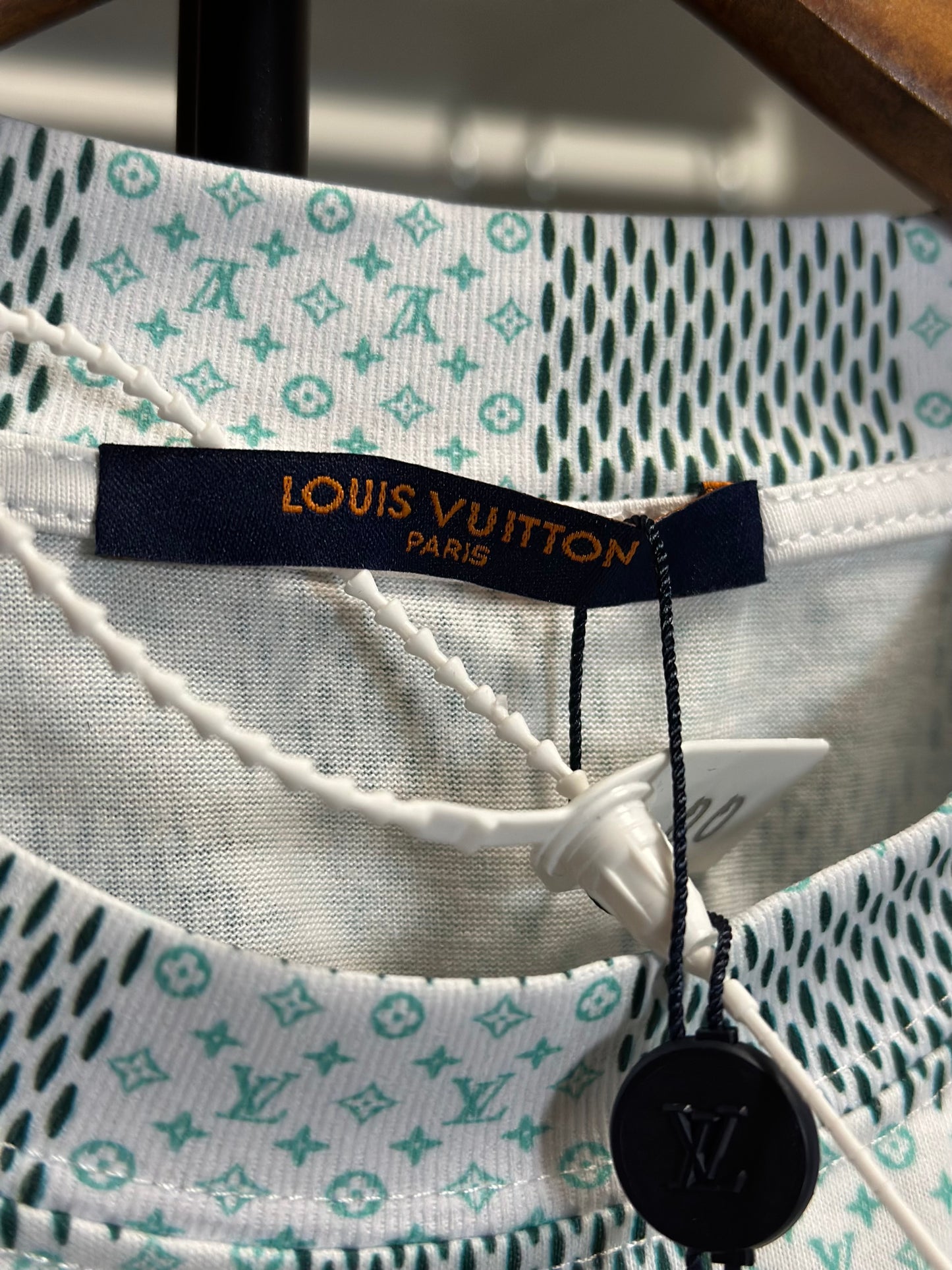 Playera Louis Vuitton Damier Knit Cuello Redondo – Diseño Exclusivo en Punto