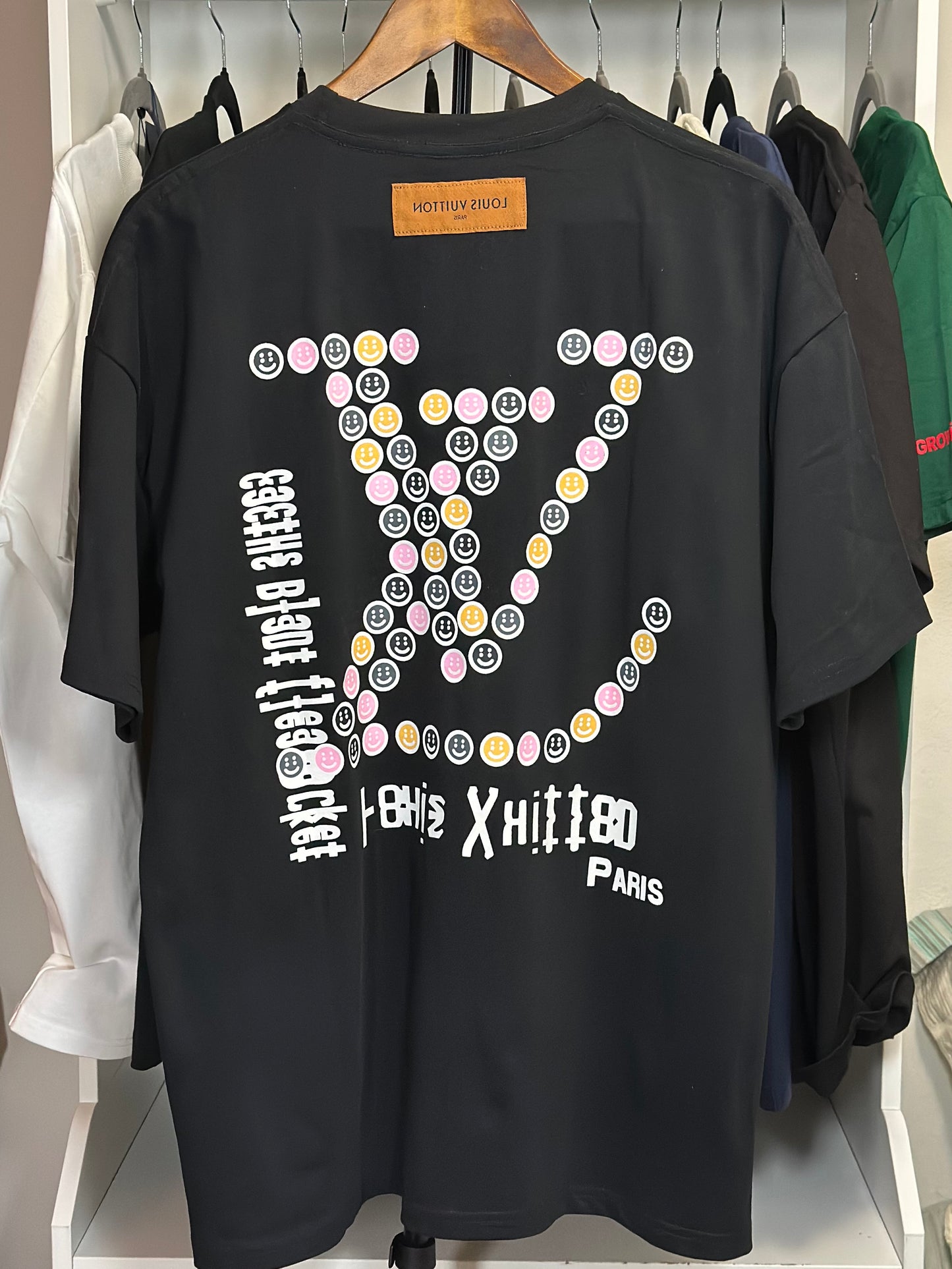 Playera Negra Louis Vuitton Monogram Multicolor – Estilo Exclusivo Streetwear