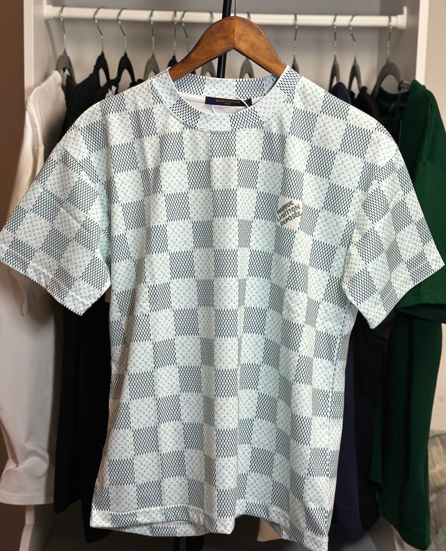 Playera Louis Vuitton Damier Knit Cuello Redondo – Diseño Exclusivo en Punto