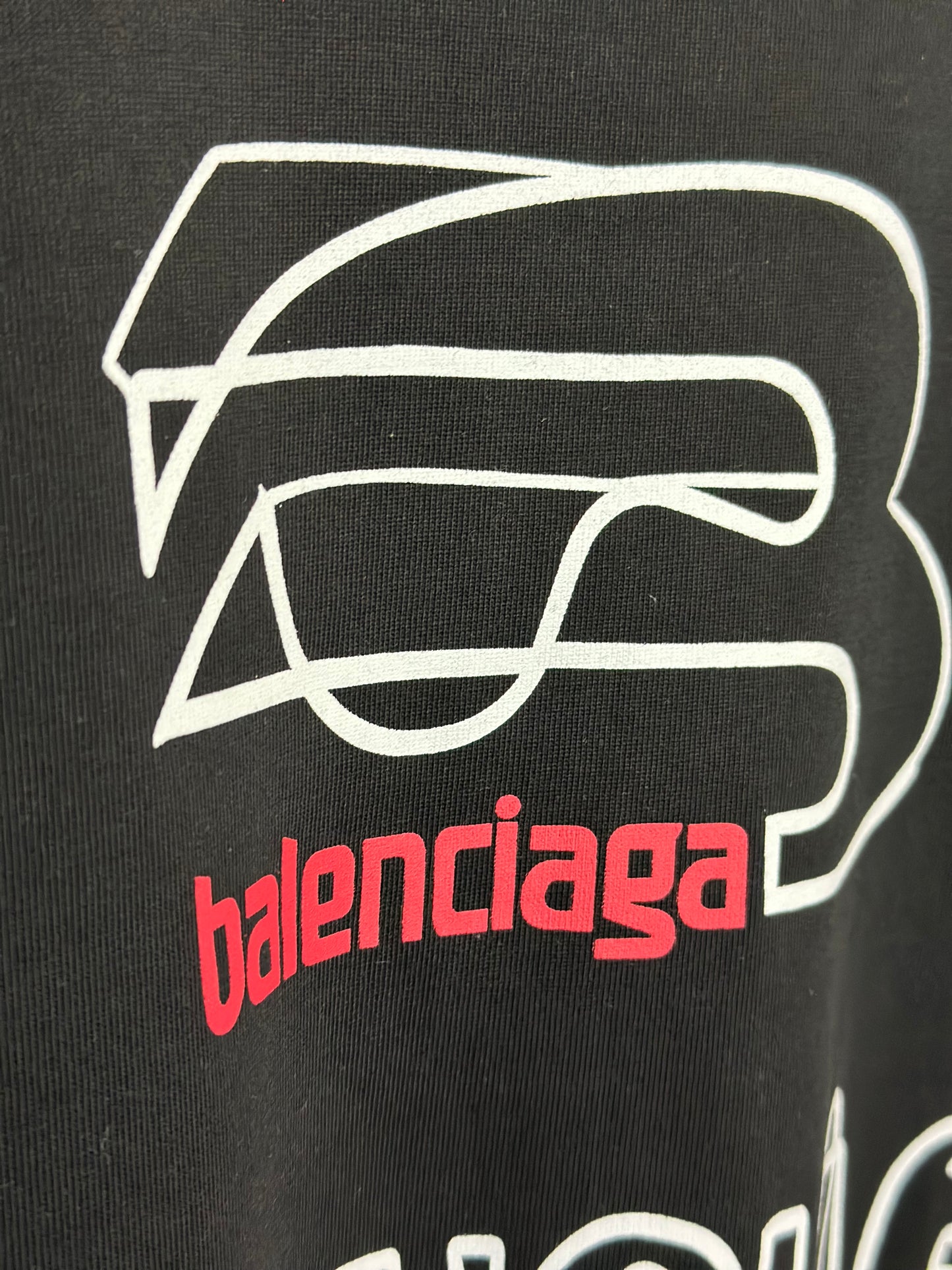 Playera Balenciaga Negra Oversized con Logo Minimalista – Estilo Urbano Premium