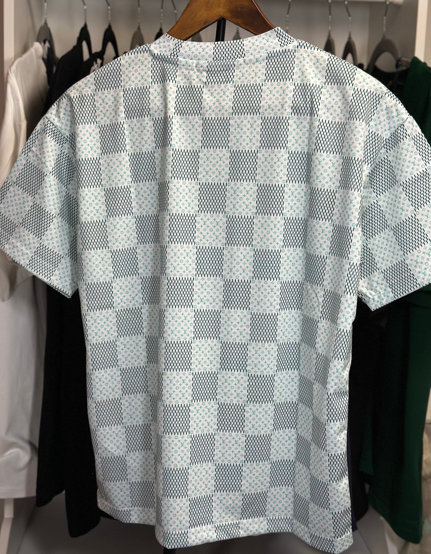 Playera Louis Vuitton Damier Knit Cuello Redondo – Diseño Exclusivo en Punto