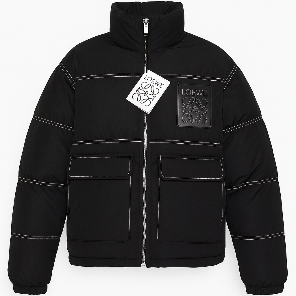 Loewe Puffer Jacket Negra con Parche de Cuero