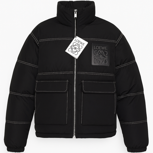 Loewe Puffer Jacket Negra con Parche de Cuero